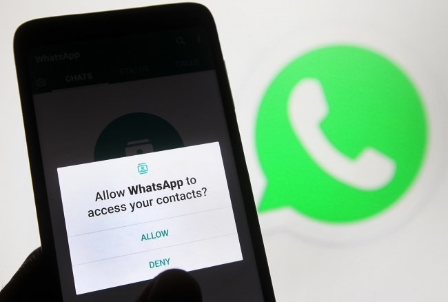 WhatsApp kullanıcılarına dayattığı gizlilik sözleşmesi kararını şimdilik erteledi. Fotoğraf: Getty